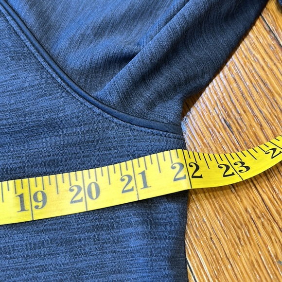 Greg Norman Play Dry pullover.  Men’s size medium.  Zip front. - Picture 5 of 10